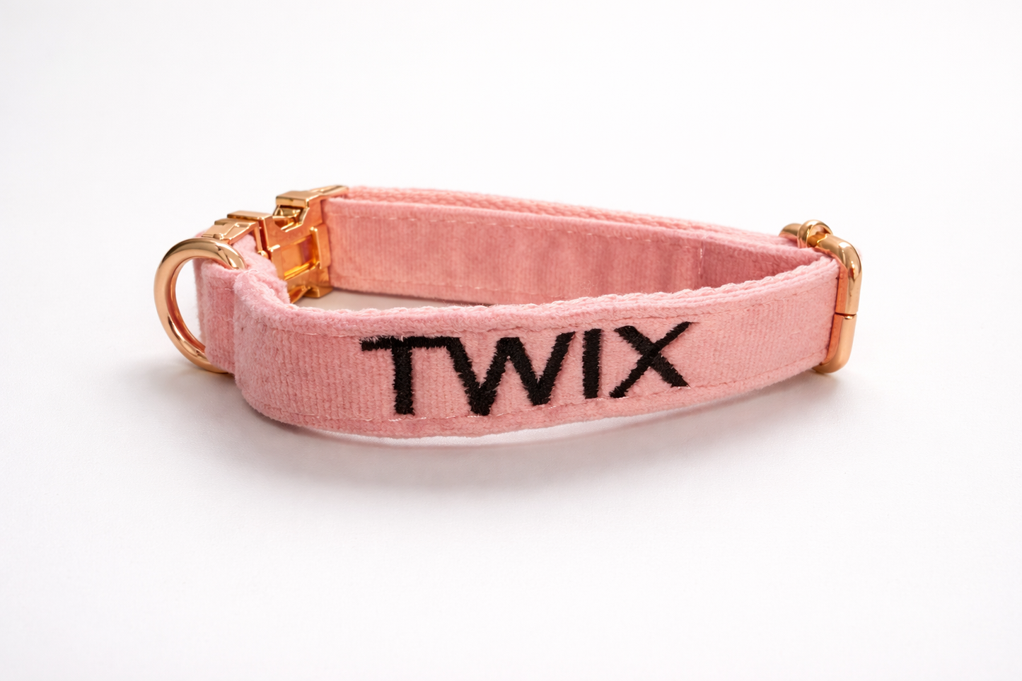 Hondenhalsband Champagne pink roze geborduurd – Kwispelkoord