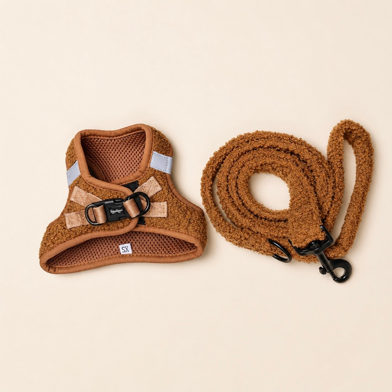 Bruine teddy walk set voor honden met tuigje en bijpassende riem