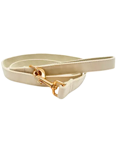 Gepersonaliseerde hondenriem creme - beige – zacht velvet – met naam geborduurd – Kwispelkoord – luxe riem voor honden